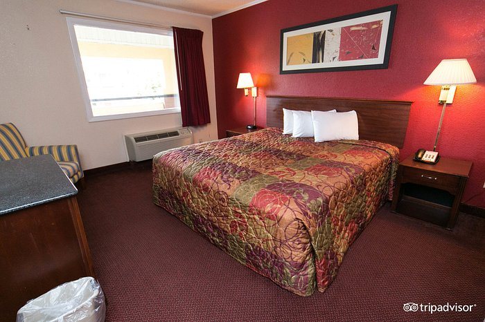 Magnuson Hotel Virginia Beach — Guest room