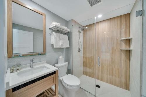 Mahalo Cape May — Bathroom