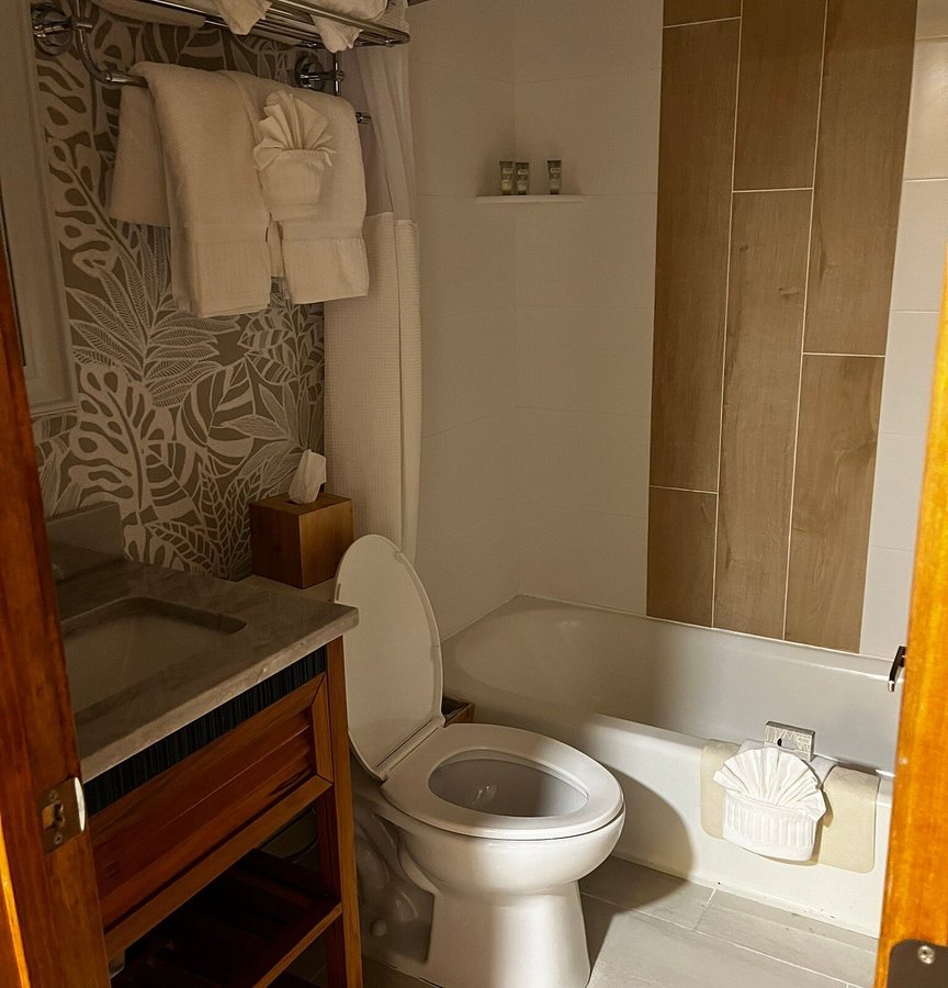 Mahalo Diamond Beach — Bathroom