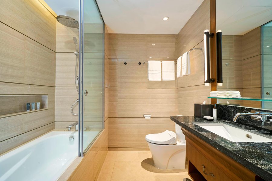Mahogany Hotel — Bathroom