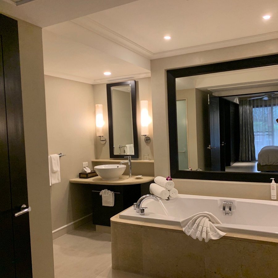 Maikhao Palm Beach Resort — Bathroom
