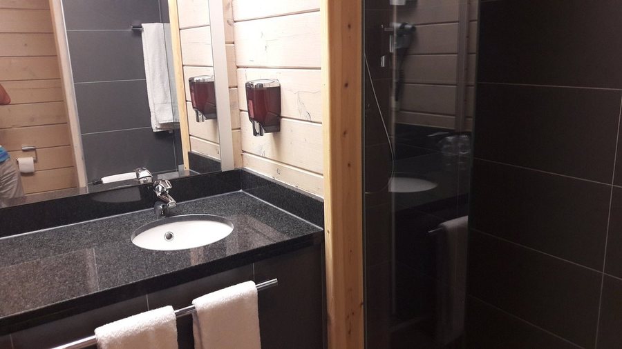 Main Street Boutique Hotel — Bathroom
