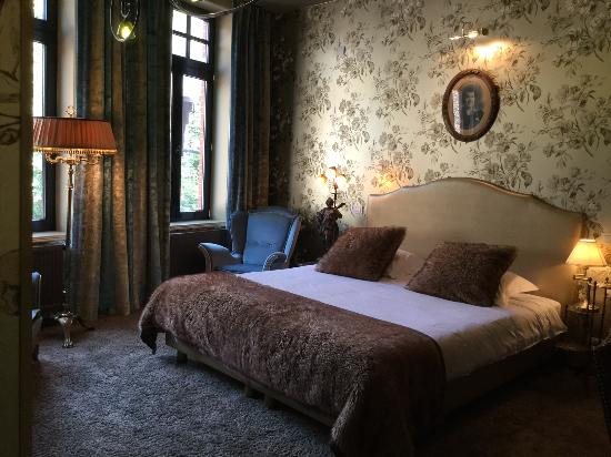 Main Street Boutique Hotel — Guest room