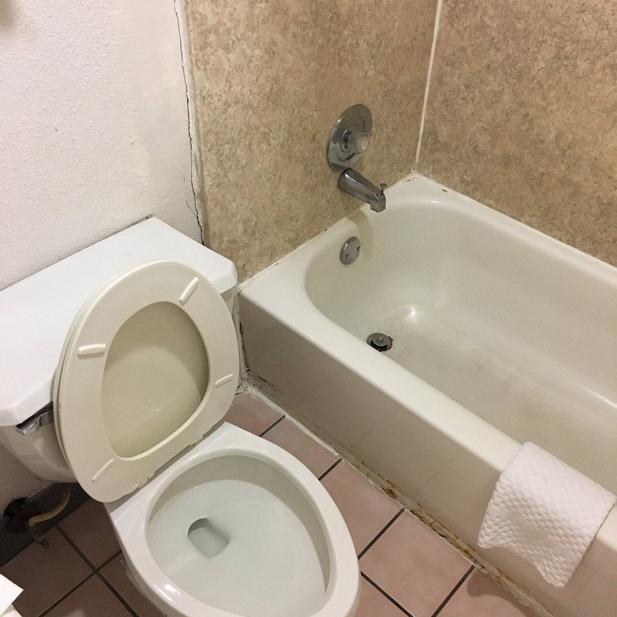 Maingate Lakeside Resort — Bathroom