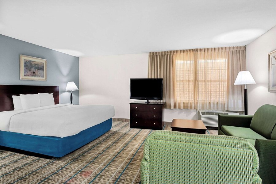 MainStay Suites Addison Dallas — Guest room
