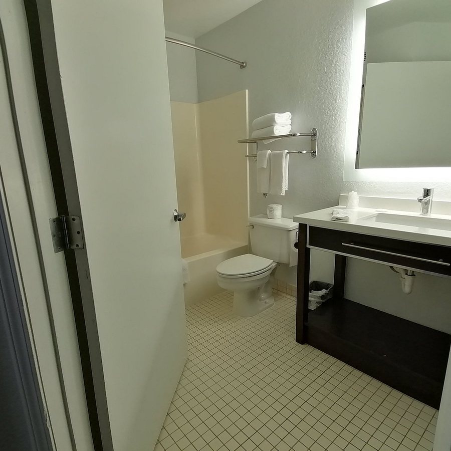Mainstay Suites — Bathroom