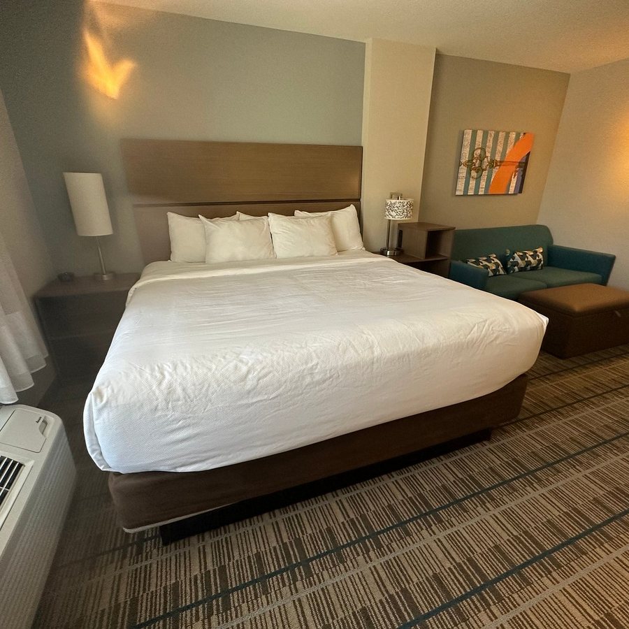 MainStay Suites — Guest room