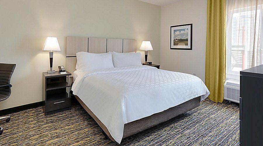 MainStay Suites Kansas City Overland Park — Guest room