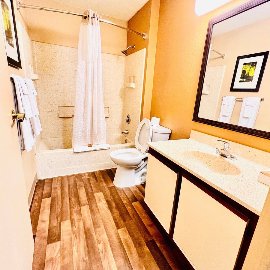 MainStay Suites — Bathroom