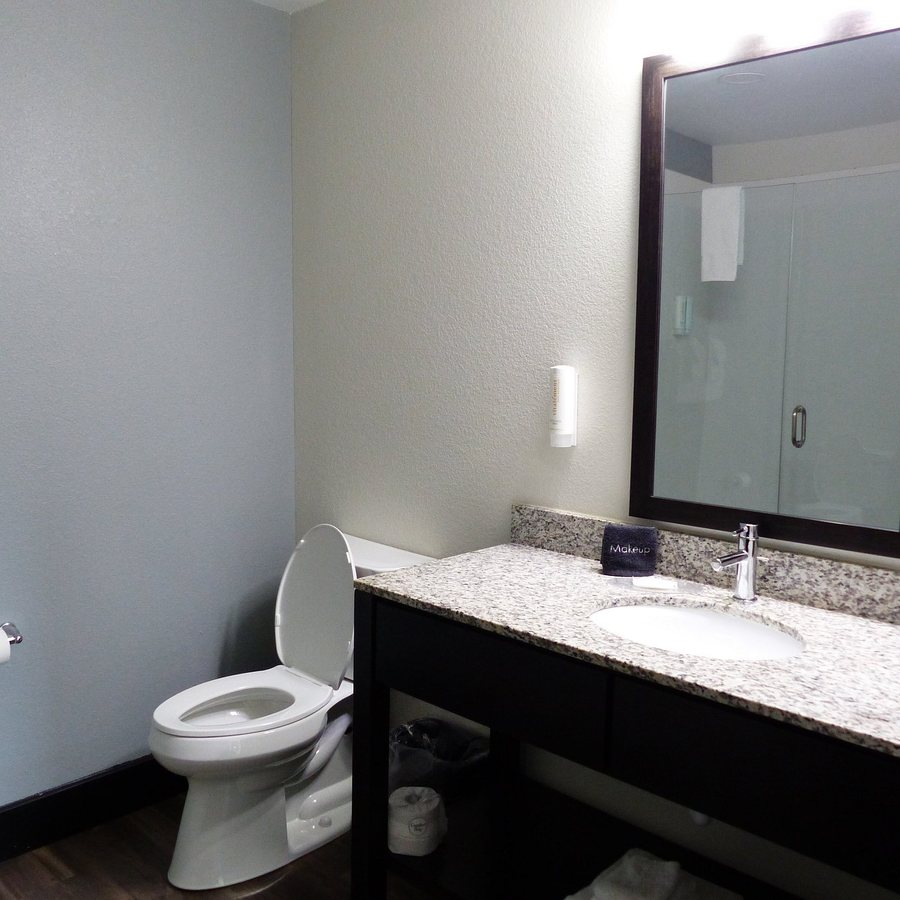 MainStay Suites Logan Ohio Hocking Hills — Bathroom