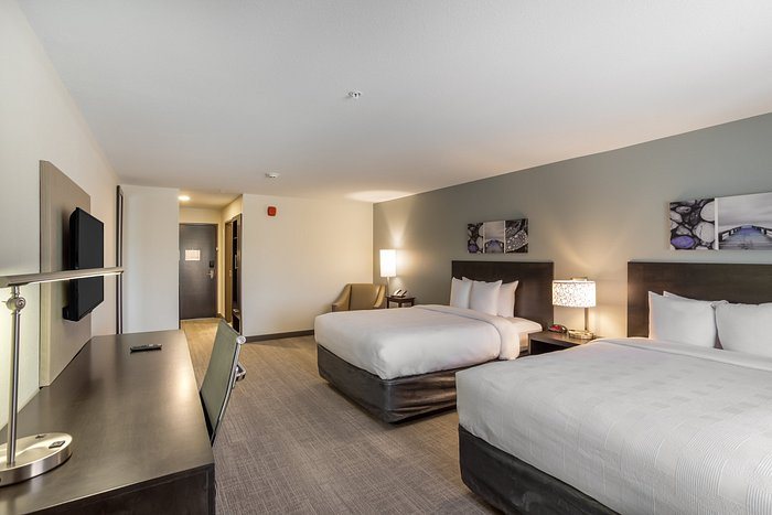 MainStay Suites Logan Ohio Hocking Hills — Guest room