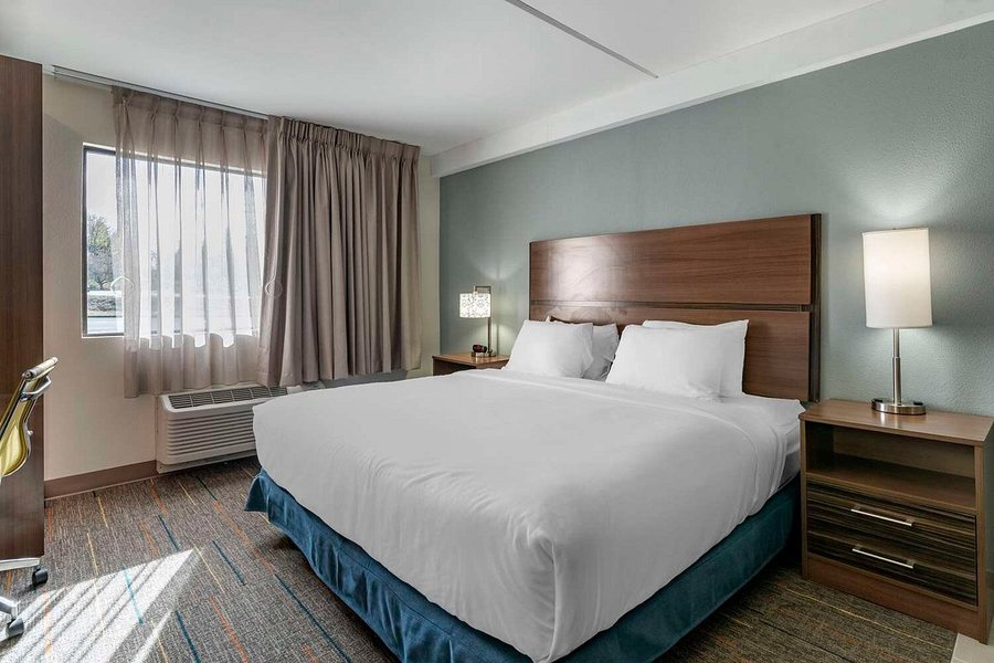Mainstay Suites — Guest room