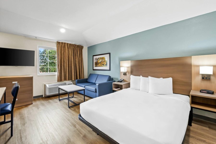 MainStay Suites Raleigh North — Guest room
