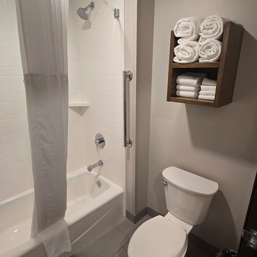 Mainstay Suites — Bathroom