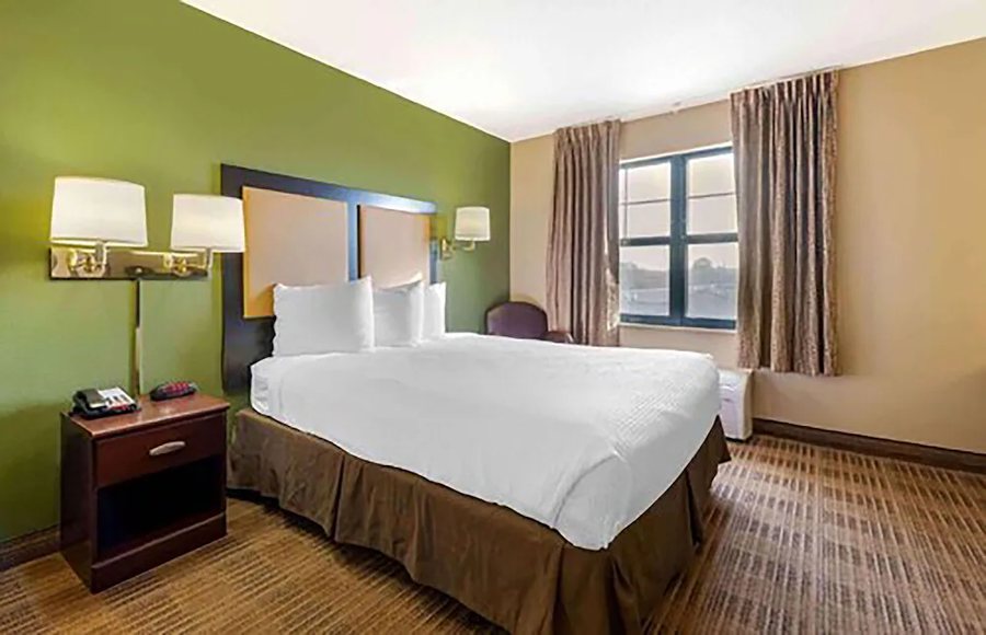 MainStay Suites Rochester South Mayo Clinic — Guest room