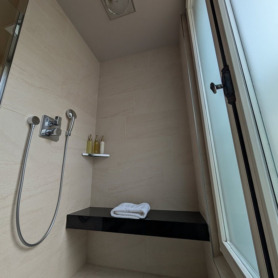 Maison Albar Le Pont Neuf — Bathroom