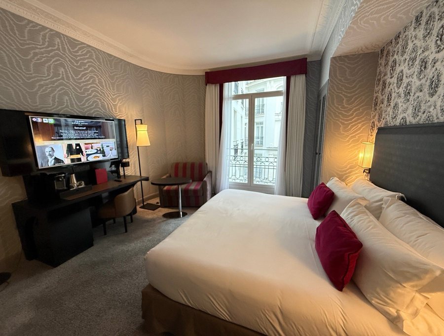 Maison Astor Paris Curio Collection by Hilton — Guest room