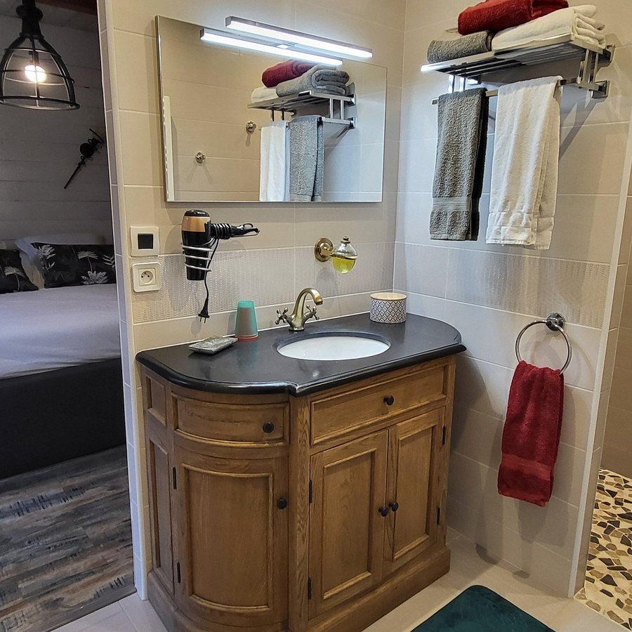 Maison de l Aguze — Bathroom
