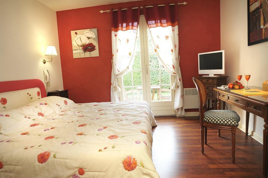 Maison de l Aguze — Guest room