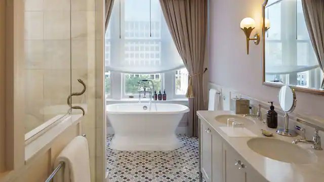 Maison DuBois — Bathroom