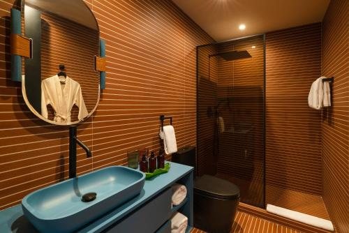 Maison Felix Miami Beach Florida — Bathroom