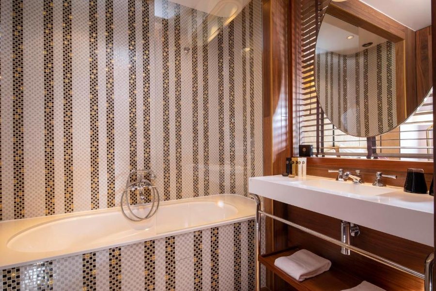 Maison FL — Bathroom