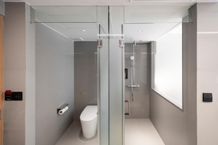 Maison Hotel Bangkok — Bathroom