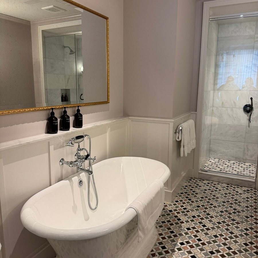 Maison Metier The Unbound Collection by Hyatt — Bathroom