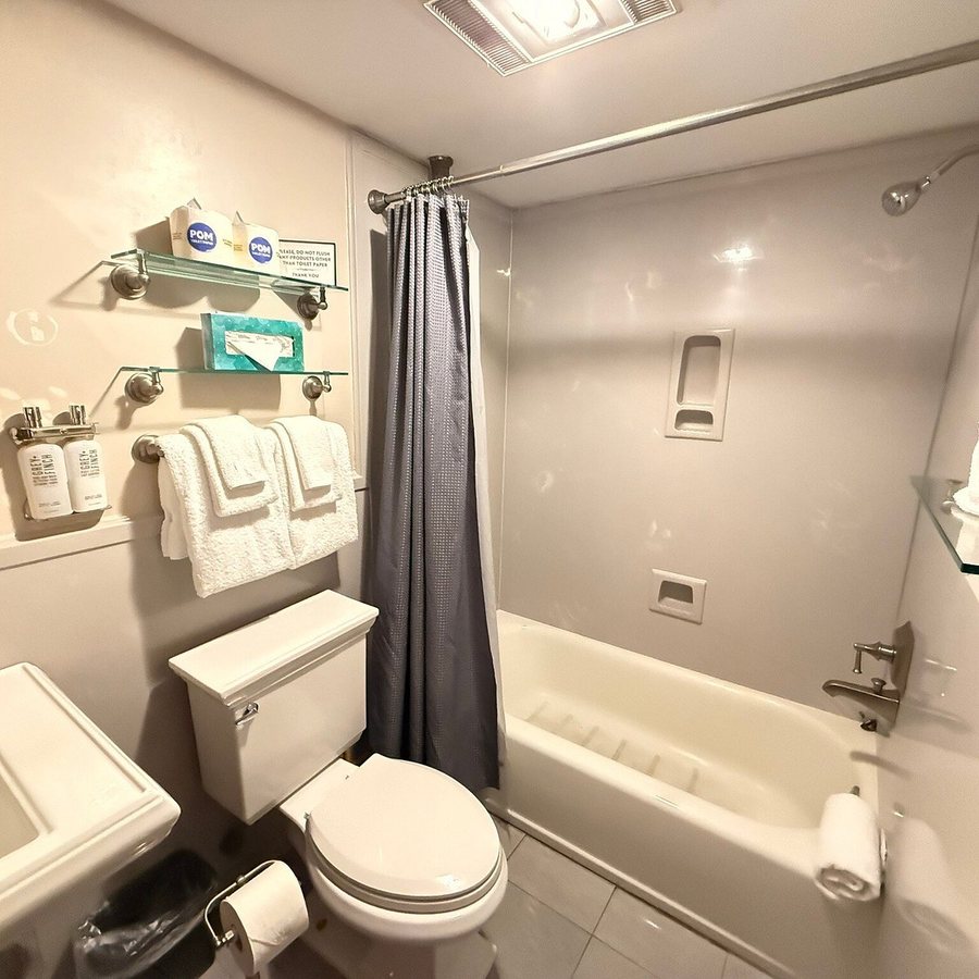 Maison Pierre Lafitte — Bathroom