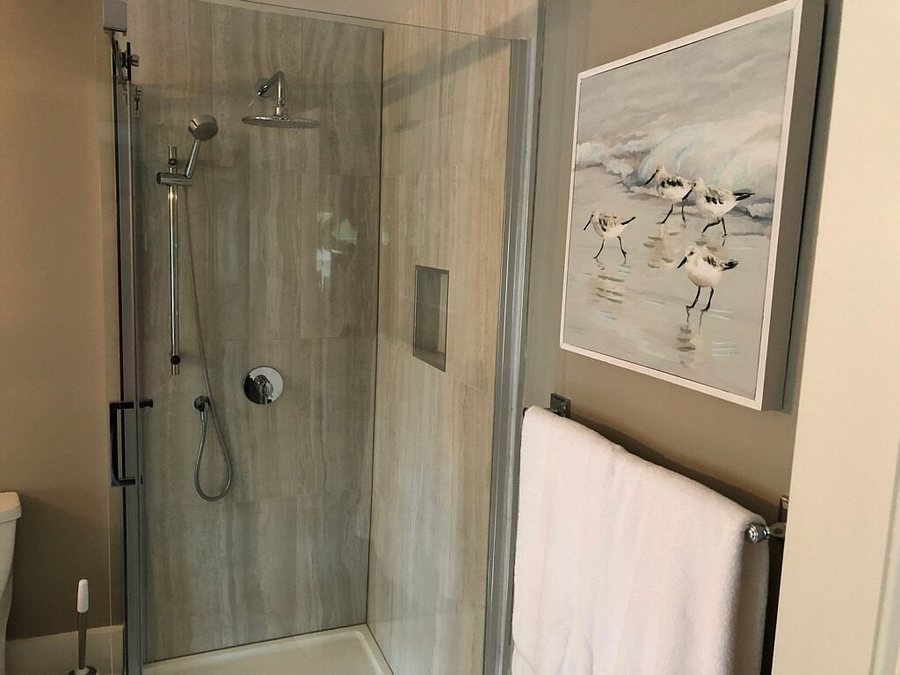 Maitland Manor Bed Breakfast — Bathroom