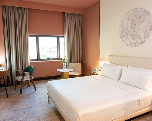 Majestic Cove Hotel — Guest room