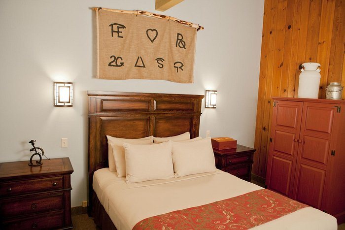 Majestic Dude Ranch — Guest room