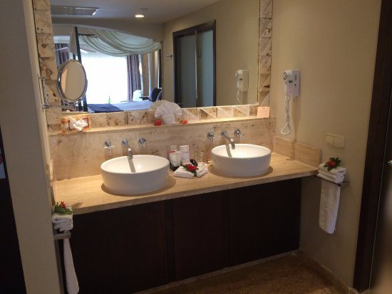 Majestic Elegance Punta Cana — Bathroom