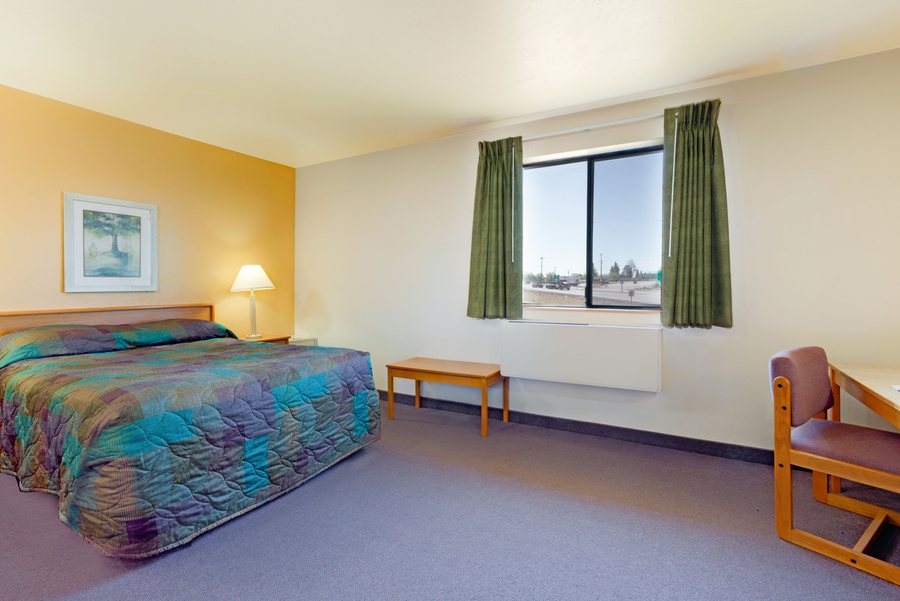 Majestic Inn Suites Klamath Falls Oregon — Guest room