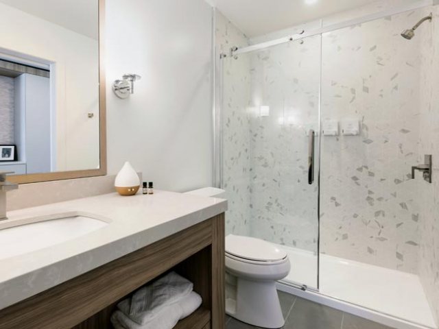 Majestic Valley Wilderness Lodge — Bathroom