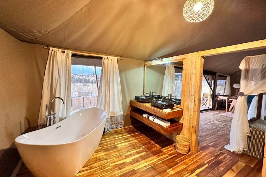 Malaika Mara River Luxury Camp — Bathroom