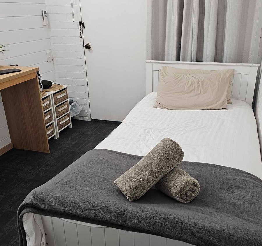 Mallacoota Foreshore Holiday Park — Guest room
