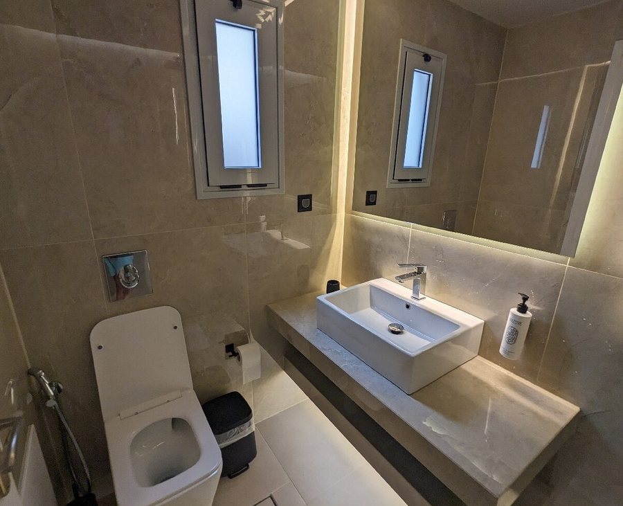 Malou Apartments — Bathroom