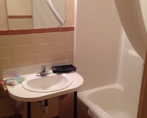 Maltana Motel — Bathroom