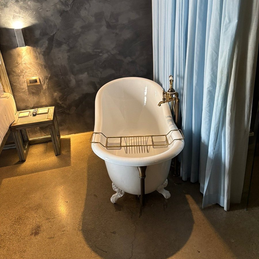 Mama s Home Rome — Bathroom