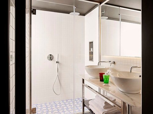 Mama Shelter Lisboa — Bathroom