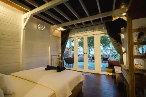 Mambo Hill Resort — Guest room