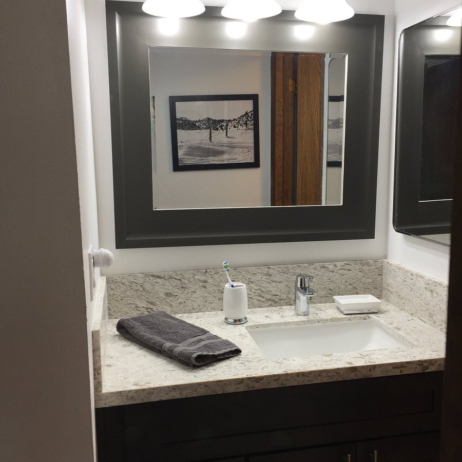 Mammoth Estates 2 Bedroom Condos Near Mammoth Village — Bathroom
