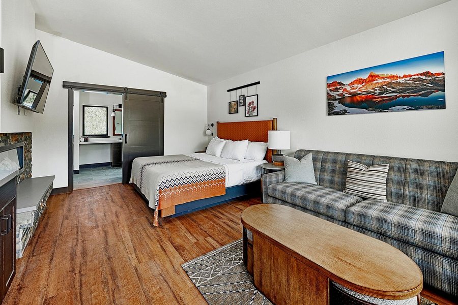 Mammoth Estates 2 Bedroom Condos Near Mammoth Village — Guest room