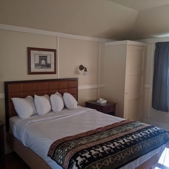 Mammoth Hot Springs Hotel Cabins — Guest room