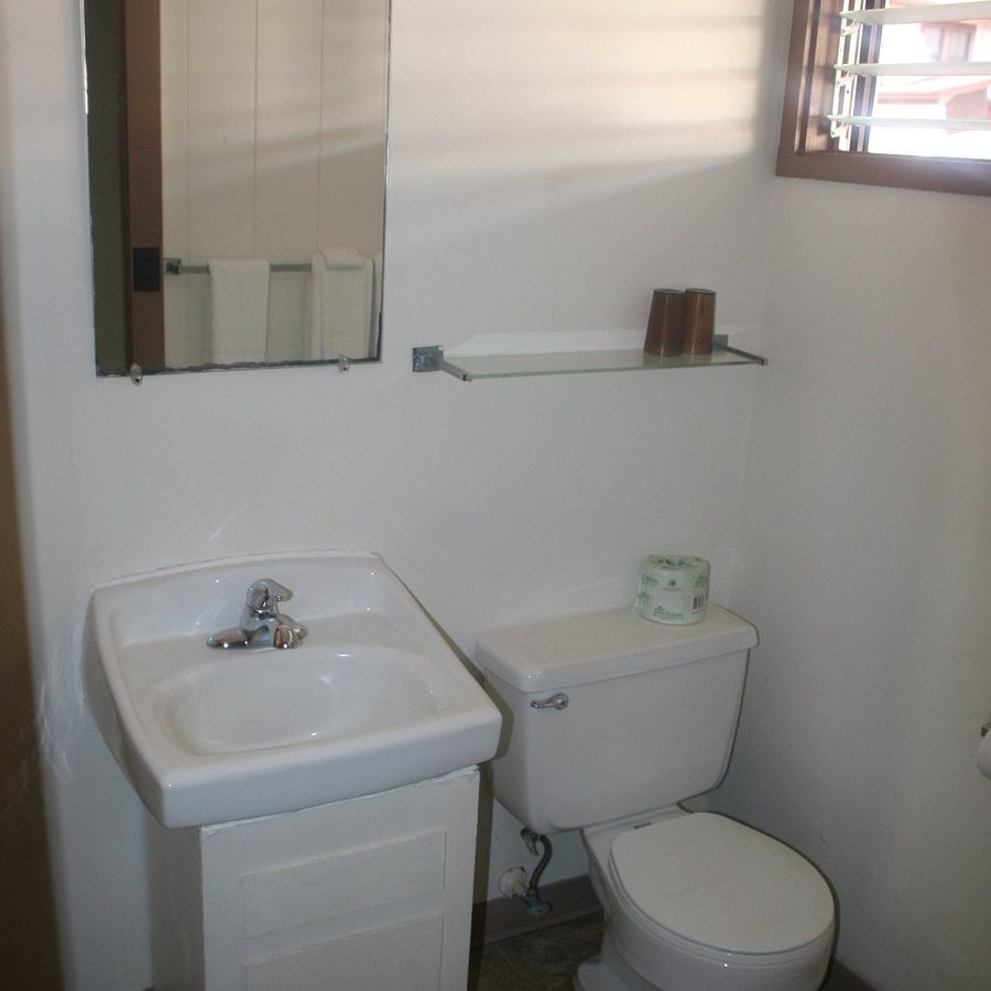 Manago Hotel — Bathroom