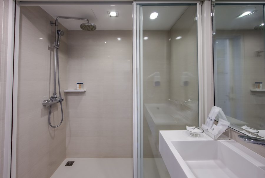 Mandarin Hotel Managed By Centre Point — Bathroom