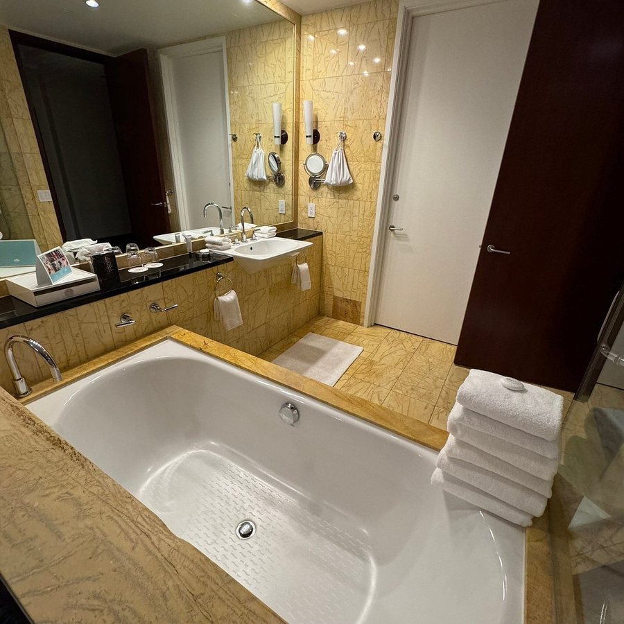 Mandarin Oriental Miami Miami Florida — Bathroom
