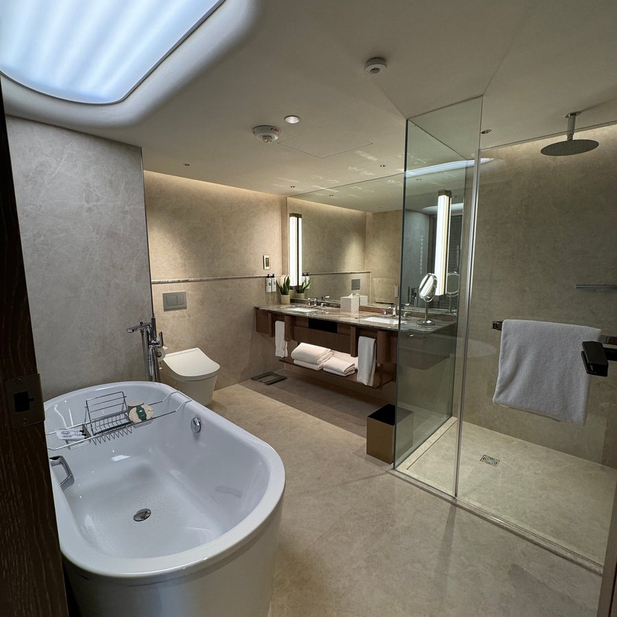 Mandarin Oriental Singapore — Bathroom