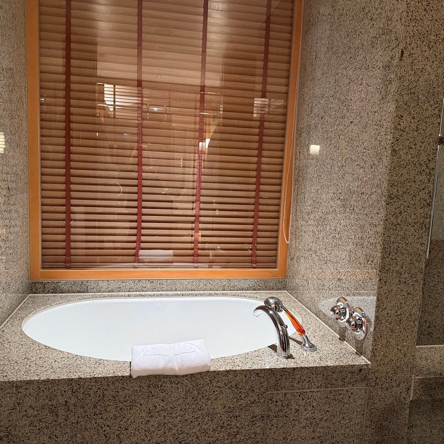 Mandarin Oriental Tokyo — Bathroom